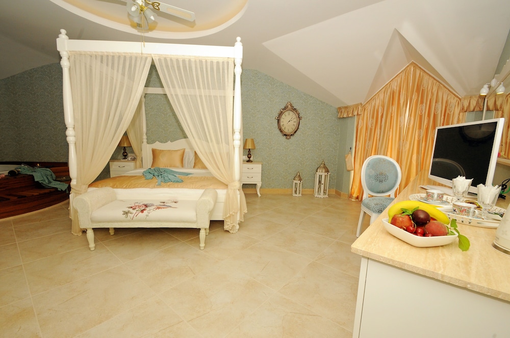 Honeymoon Room photo 2