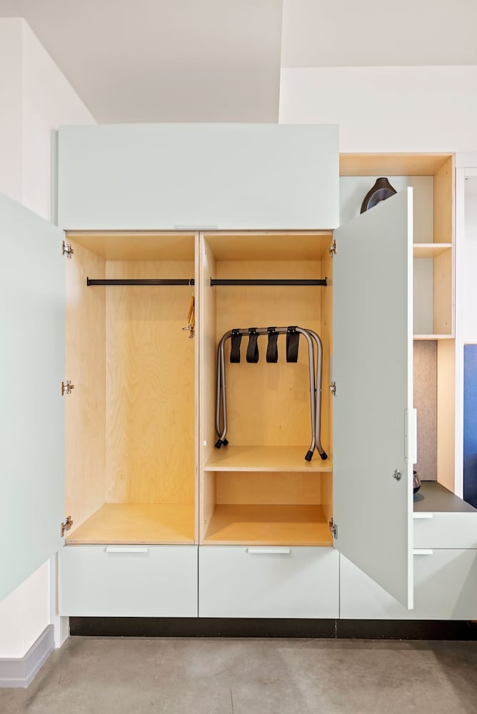 Studio, 1 Queen Bed, Mobility Accessible (Apartment) - Photo 1