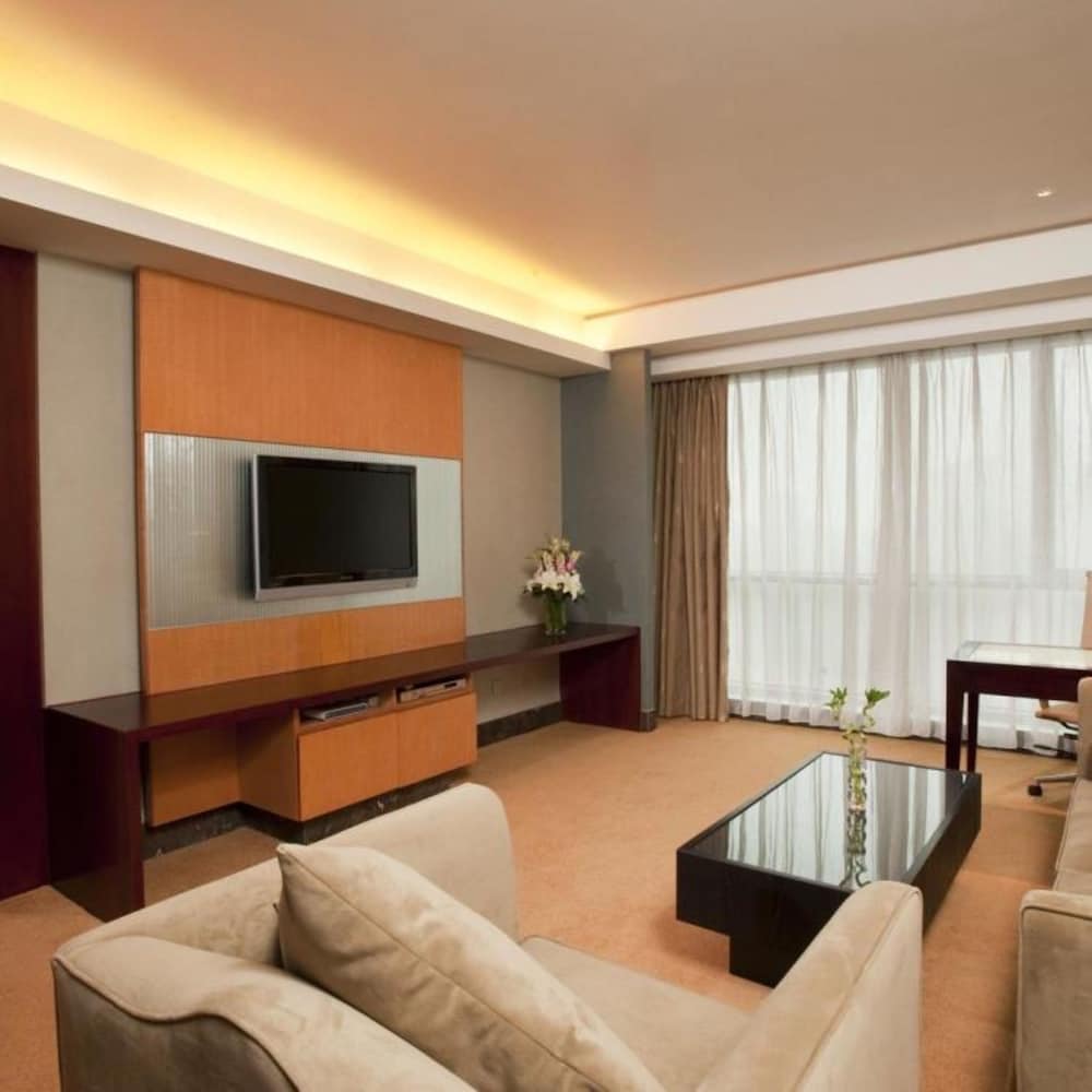 Suite, 1 King Bed thumbnail 5