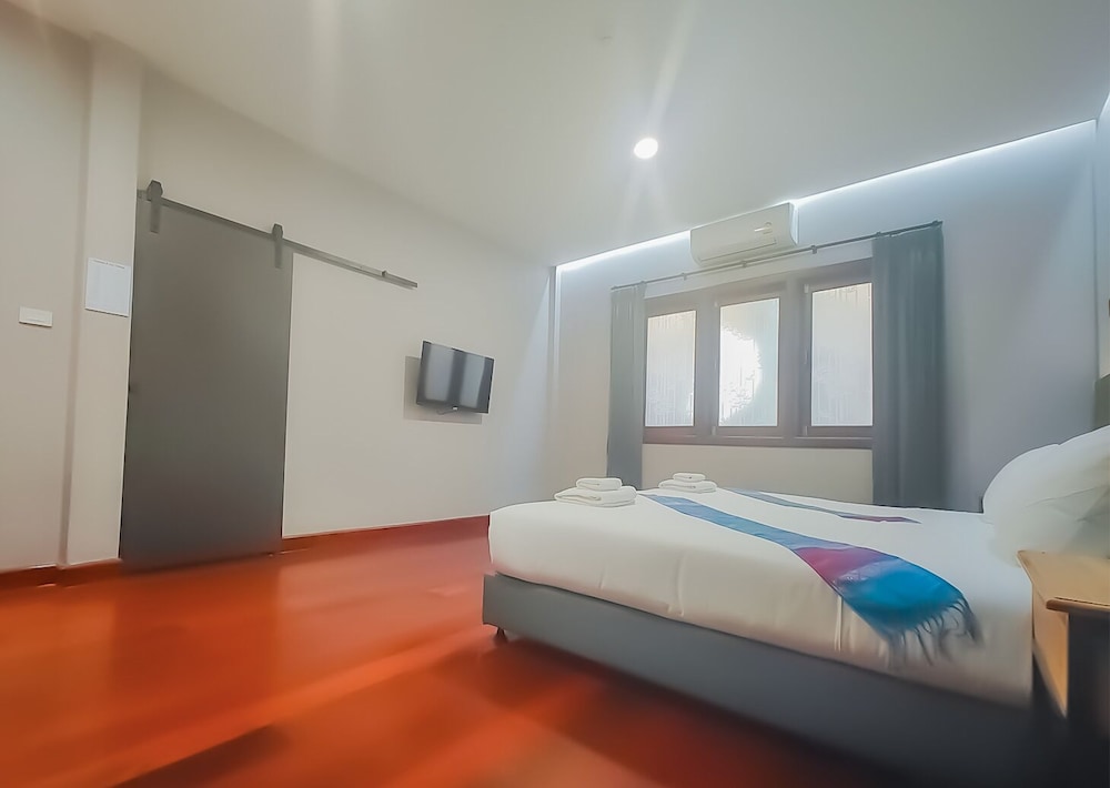 Standard Double or Twin Room - Photo 16