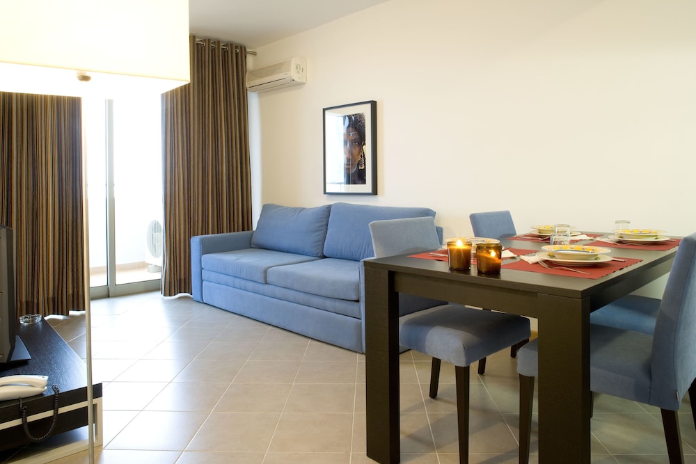 One Bedroom Apartment for 2 Guests with Balcony - Photo 2