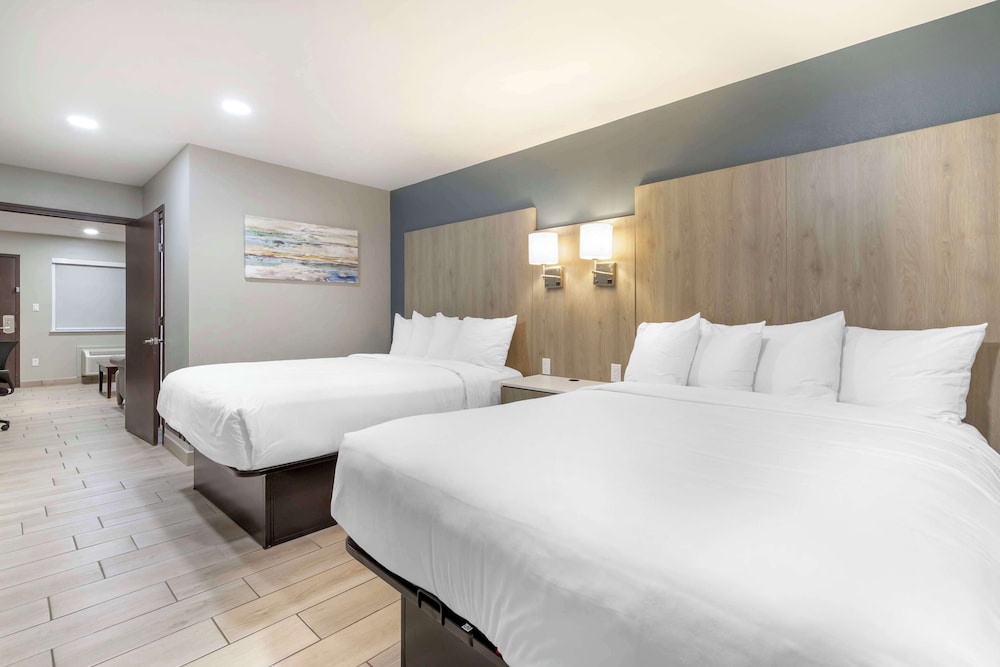 Suite, 2 Queen Beds, Non Smoking (with Sofabed)