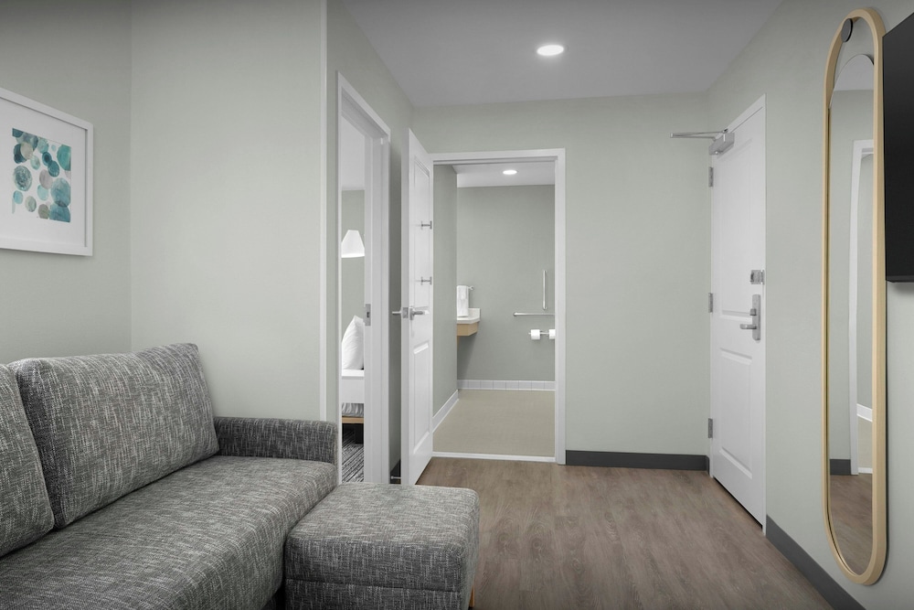 Suite, 1 Bedroom - Photo 4