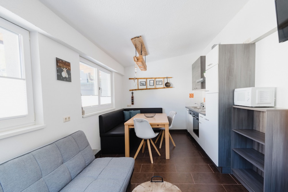 Classic Apartment, 2 Bedrooms, Mountain View
