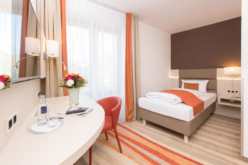 Business Double Room (French Bed 1.40m)