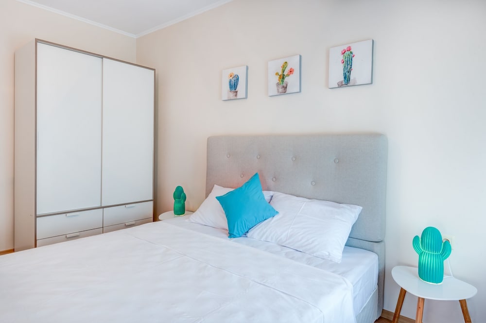 Basic Apartment photo 1
