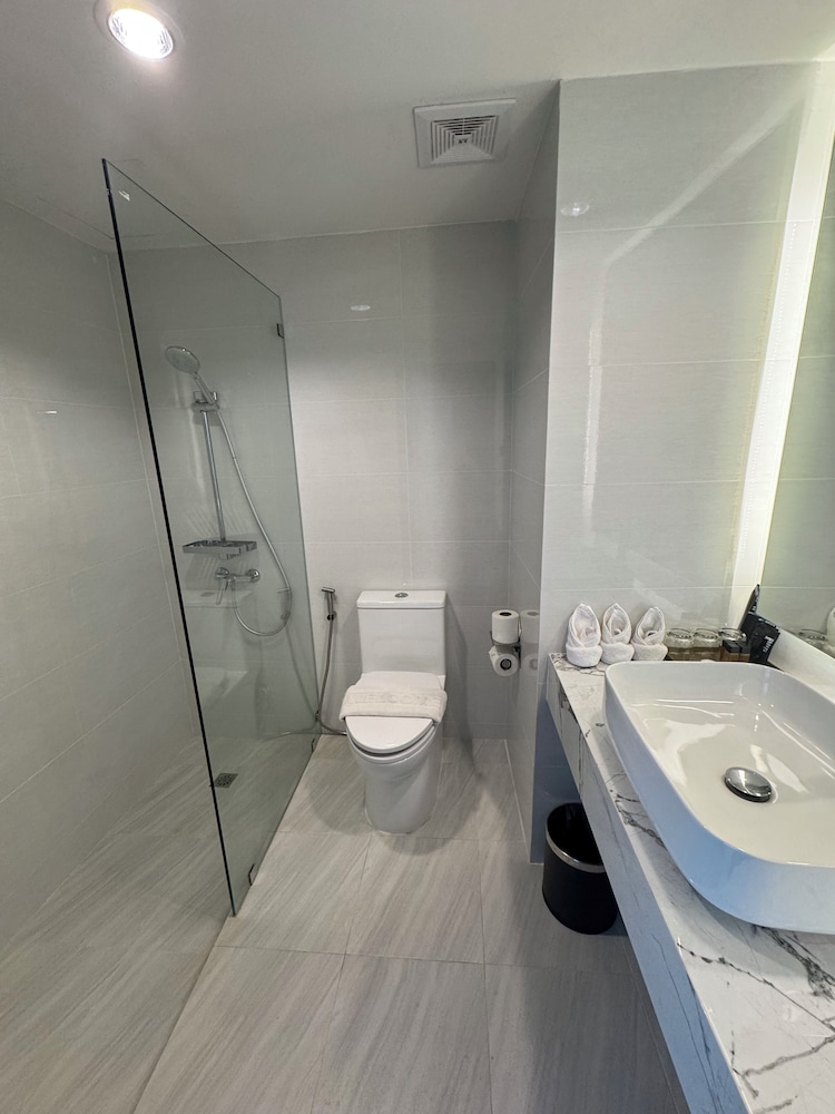 Ocean Twin Room - Photo 10