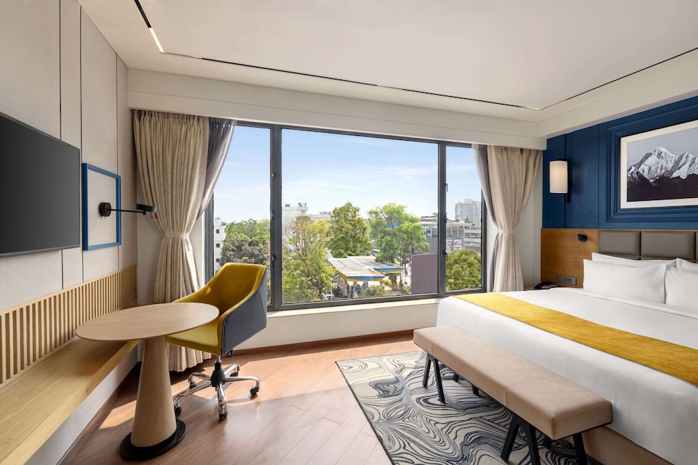 Junior Suite, 1 King Bed, Non Smoking - Photo 1