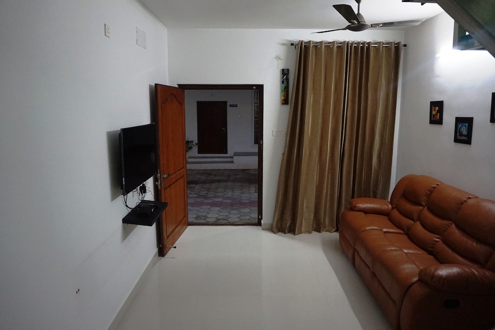 Deluxe Studio Suite, 1 Bedroom, Balcony, Beach View photo 3