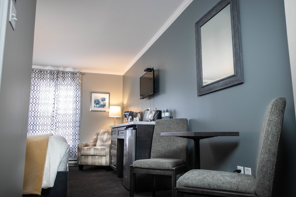 Deluxe Single Room, 1 Queen Bed, Non Smoking photo 1