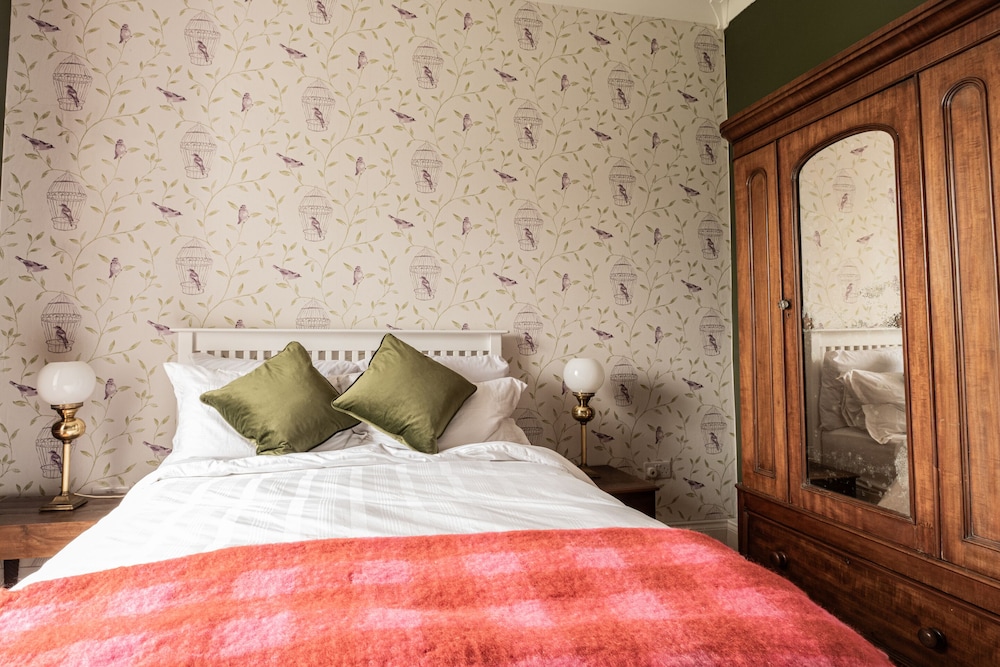 Comfort Double Room, Shared Bathroom (Wing) photo 2