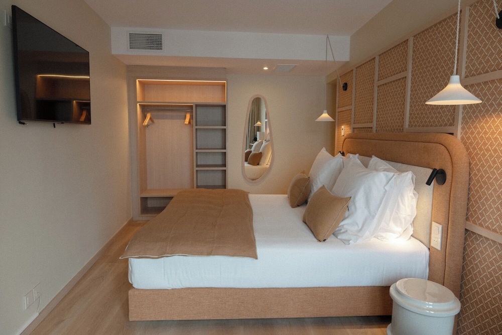 Double Room, Partial Ocean View
