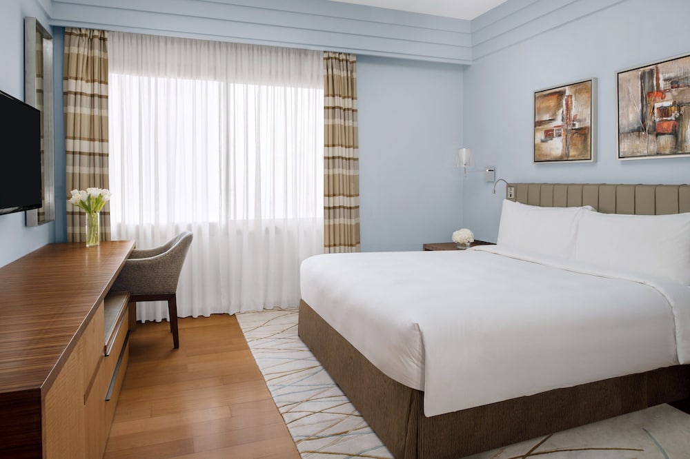 Premium Room, 1 Queen Bed, Smoking photo 2