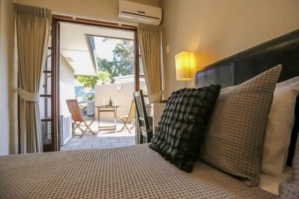 Deluxe Garden Room With Ensuite photo 2