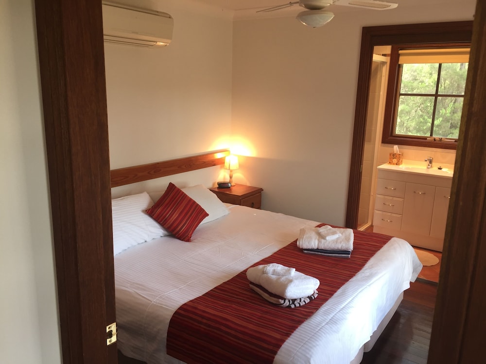 Romantic Bungalow, 2 Bedrooms, Hot Tub