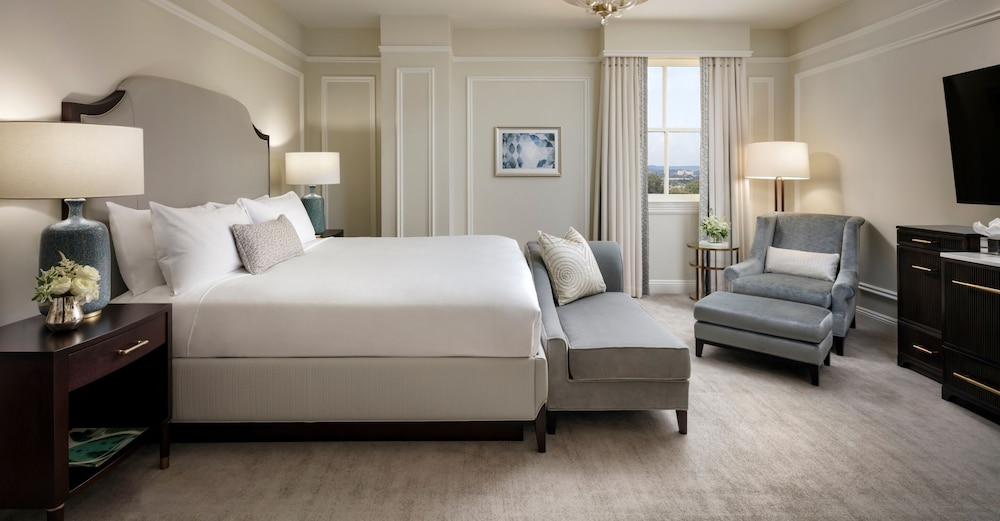 Parlor Suite - Photo 2