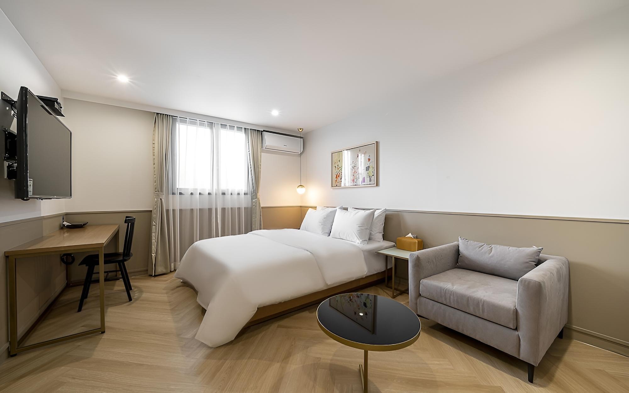 Room (Premium Double (With Styler Netflix A) - Photo 2
