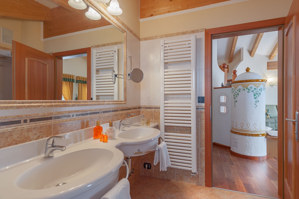 Luxury Suite, 2 Bedrooms, Sauna - Photo 6