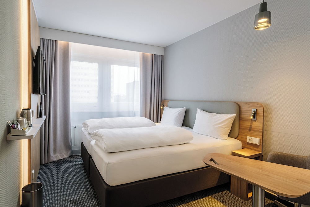 Standard Room, 1 King Bed - Photo 7