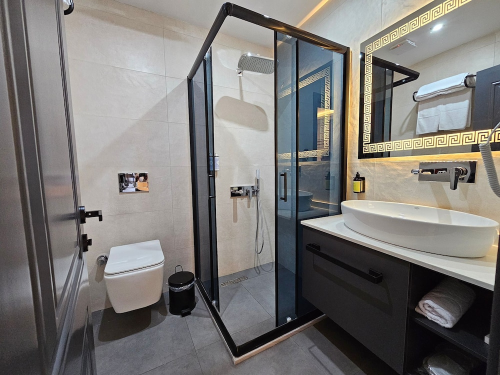 Luxury Suite photo 2