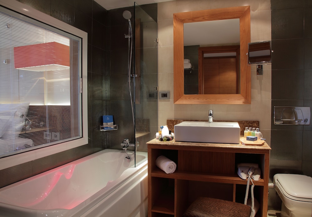 Adult  Standard Inland Room thumbnail 6
