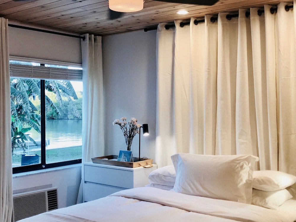 Modern Bayside Studio