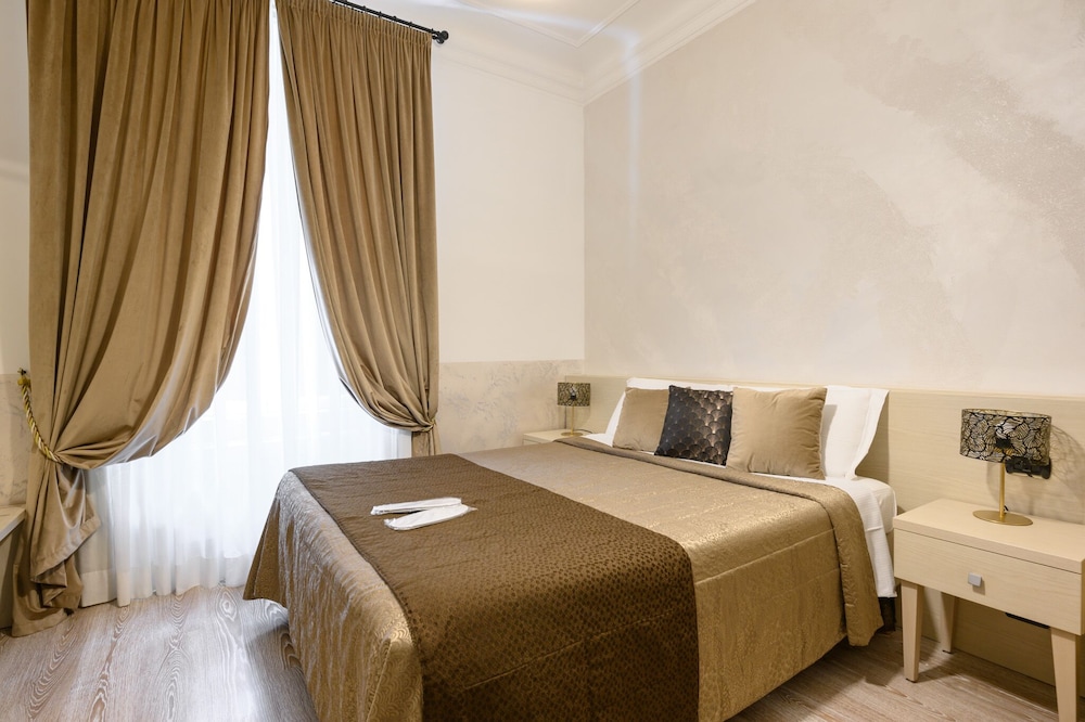 Deluxe Double or Twin Room photo 2
