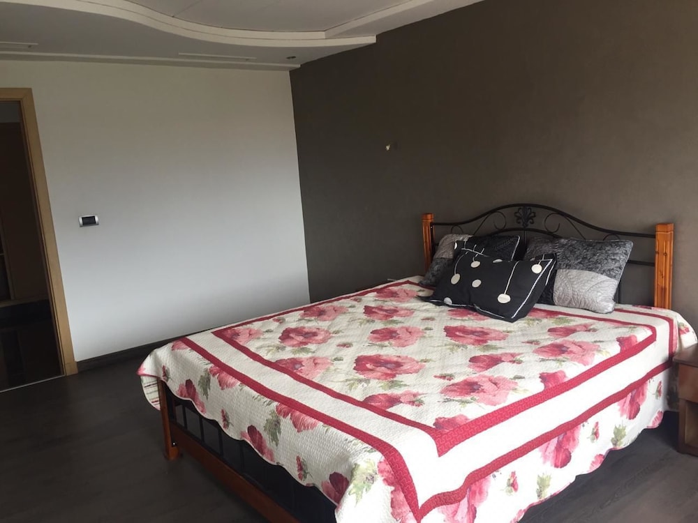 Apartment, 3 Bedrooms, Terrace photo 2