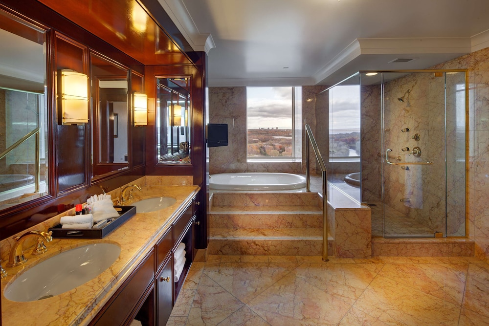 Suite - Photo 7