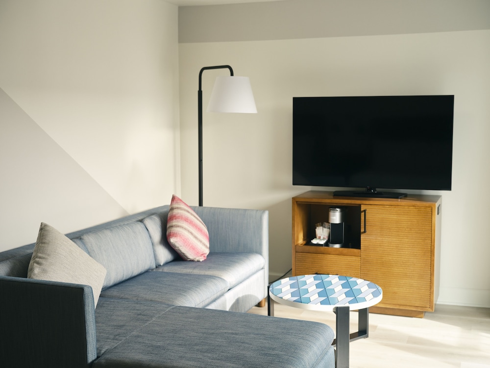 Executive Room, 2 Queen Beds, Non Smoking, Pool Access photo 3