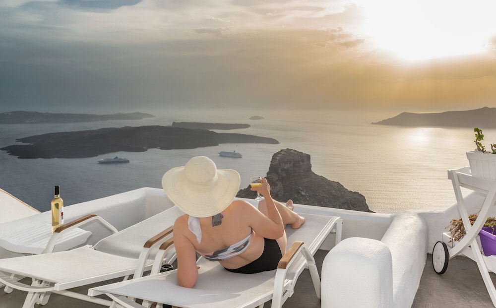 Suite, Private Pool (Master,  Caldera View) - Photo 12
