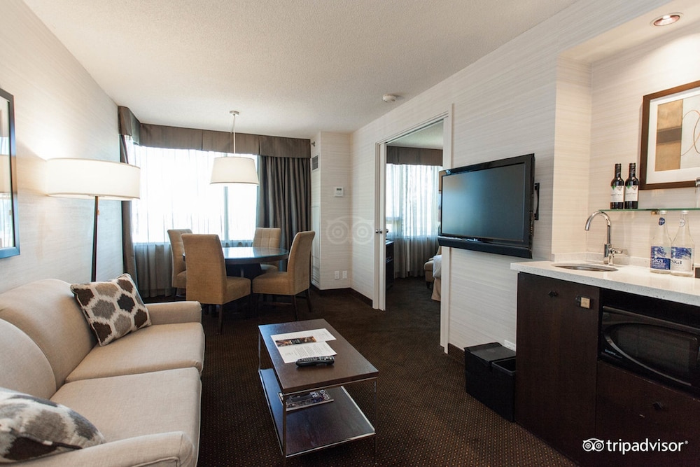 Executive Suite, 1 King Bed with Sofa bed, Executive Level - Photo 5
