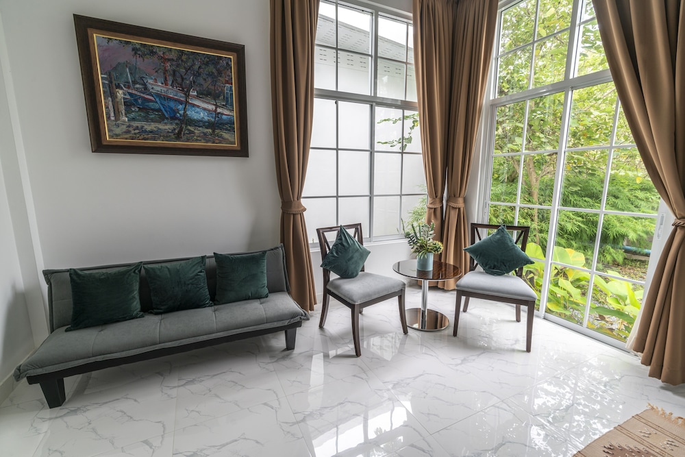 Family Room - Photo 7
