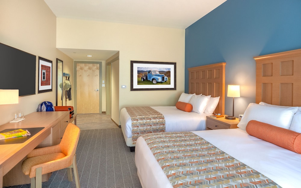 Standard Room, 2 Queen Beds (Classic Queen Room) photo 1