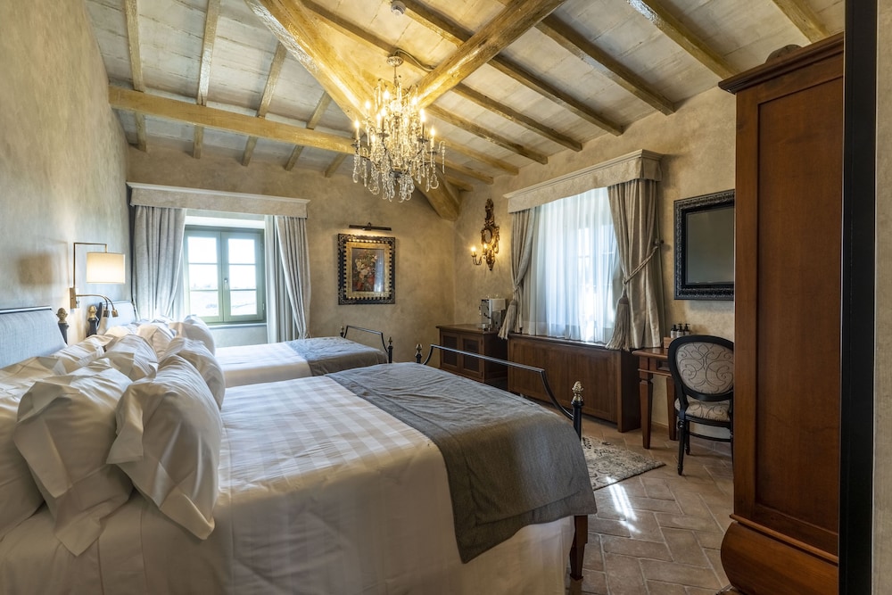 Premium Suite - Photo 11