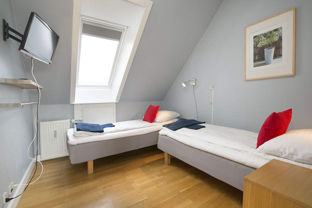 Apartment, 2 Bedrooms, Private Bathroom photo 2