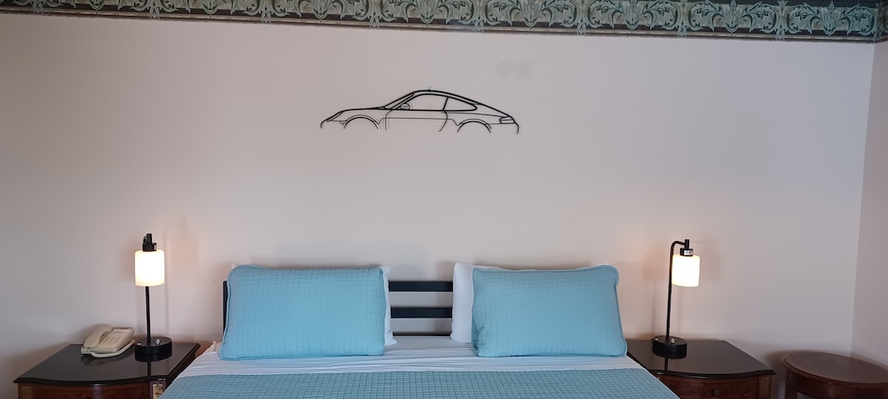 Deluxe Room, 1 King Bed, Non Smoking photo 2