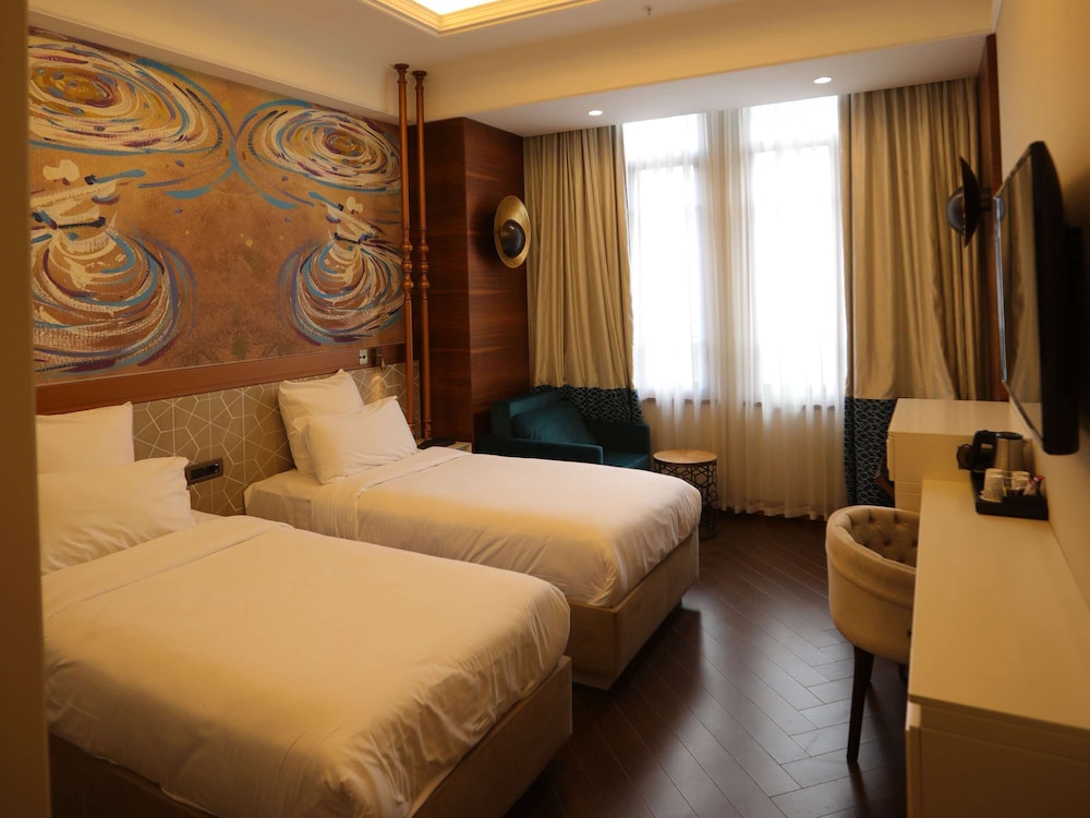 Deluxe Room, 2 Twin Beds with Sofa
