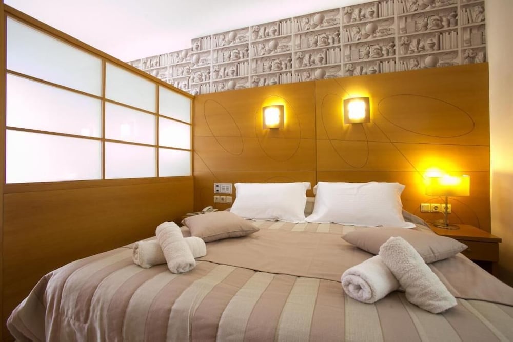 Family Quadruple Room thumbnail 5