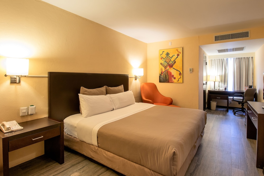 Standard Room, 1 King Bed - Photo 1