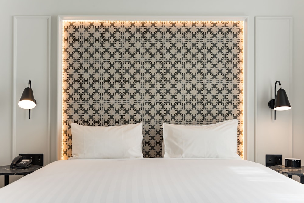 Premier Studio Suite, 1 King Bed photo 2