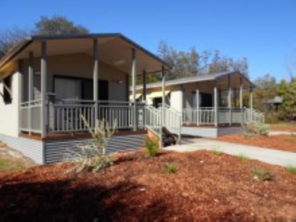 Deluxe Cabin - Sleeps 4 photo 2