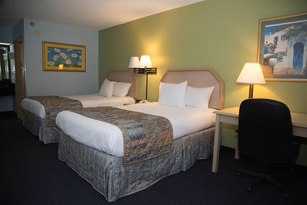 Room, 2 Queen Beds - Photo 2