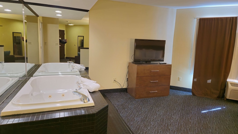 Luxury Suite photo 2