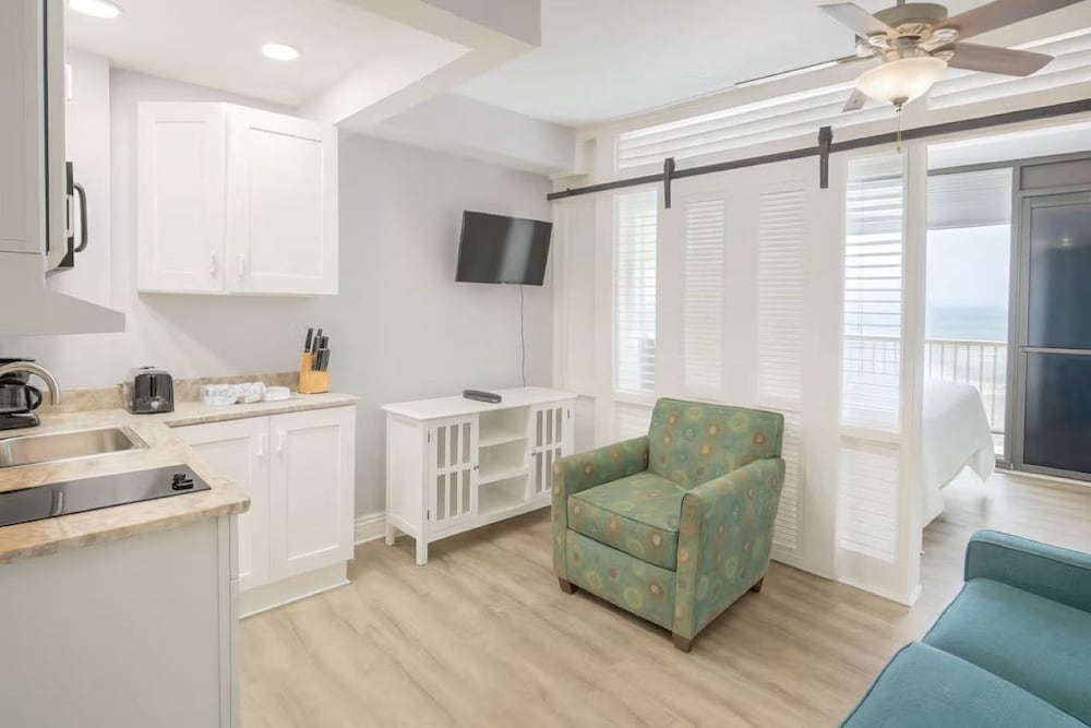 Studio, Balcony, Oceanfront - Photo 5