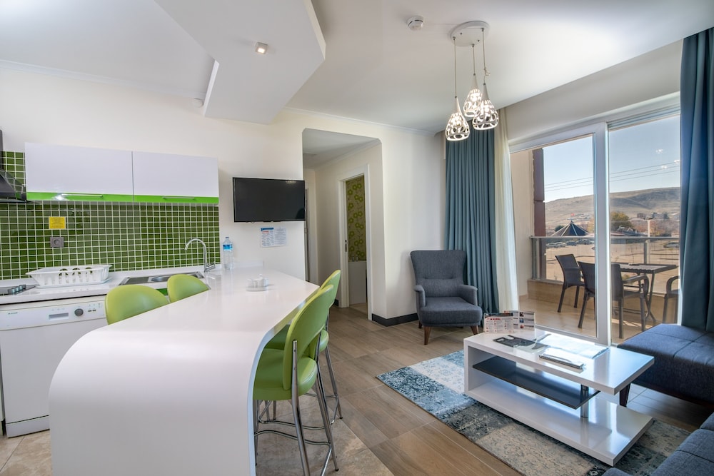 Grand Suite, 2 Bedrooms, Non Smoking, Hill View photo 1