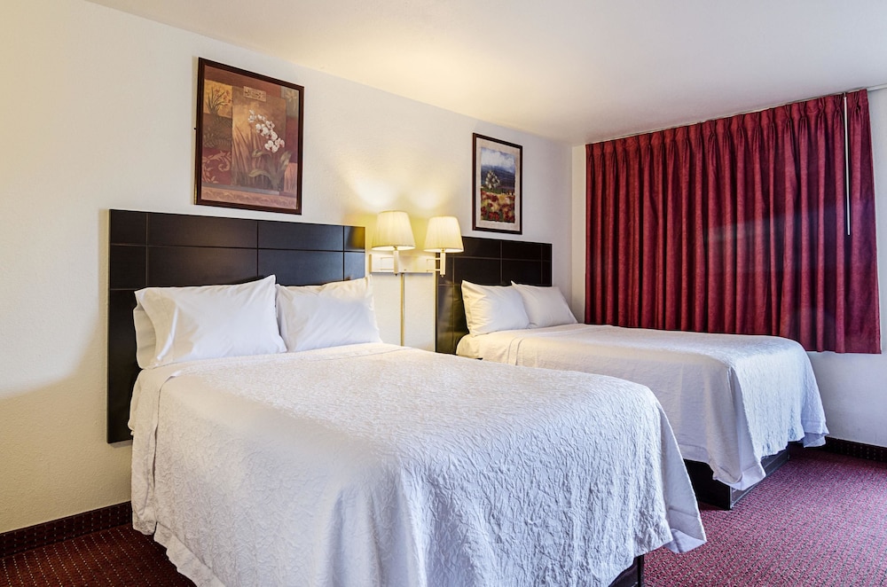 Standard Room, 2 Queen Beds, Non Smoking photo 3