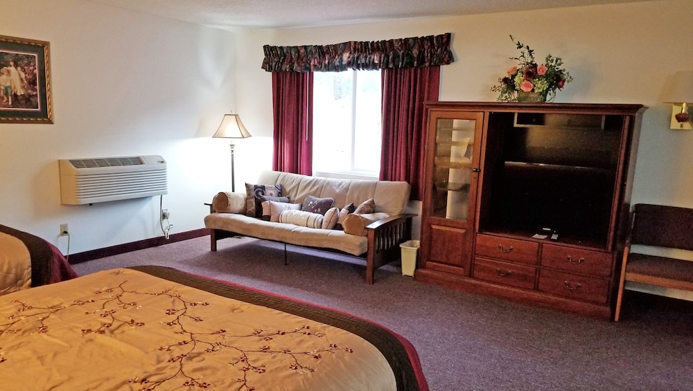 Suite, 2 Queen Beds, Non Smoking, Refrigerator & Microwave - Photo 2