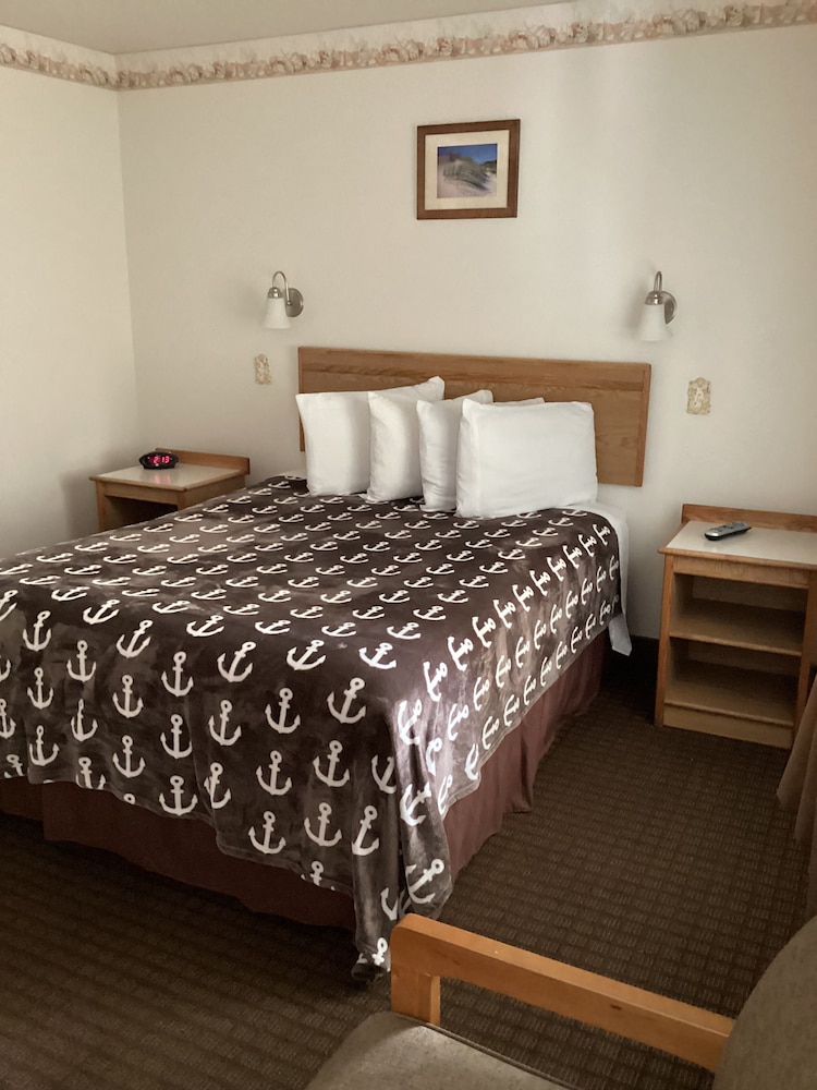 Double Room 2 Queen Beds NO PETS! photo 1