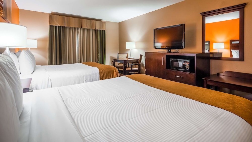 Basic Room, 2 Queen Beds - Photo 1